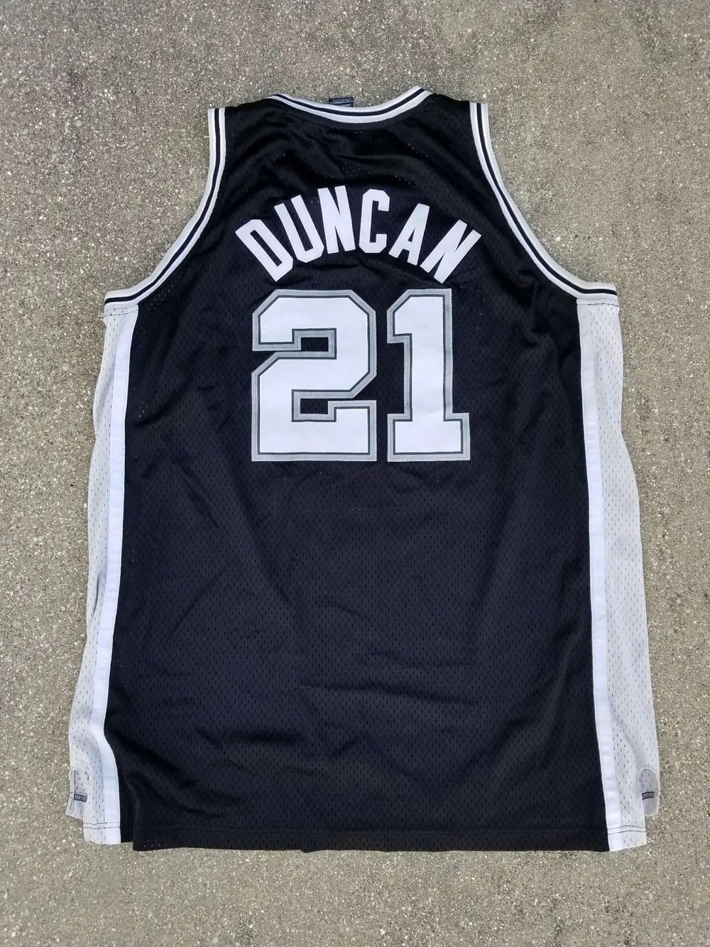 Reebok San Antonio Spurs Tim Duncan #21 Jersey - Black/White - Picture 2 of 3